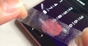 スマホの指紋認証を口紅でアンロック！！